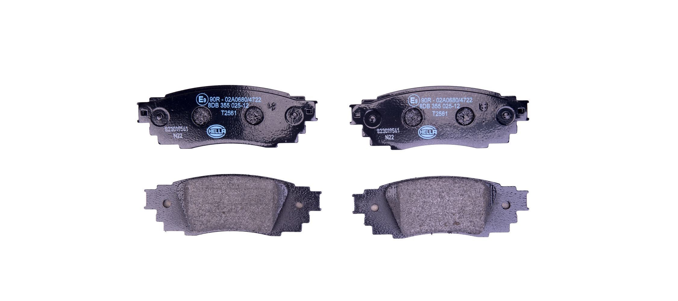 Bremseklosser HELLA 8DB 355 025-121 HELLA 8DB 355 025-121 Bremsebelegg til foran og bak Toyota CAMRY 2023