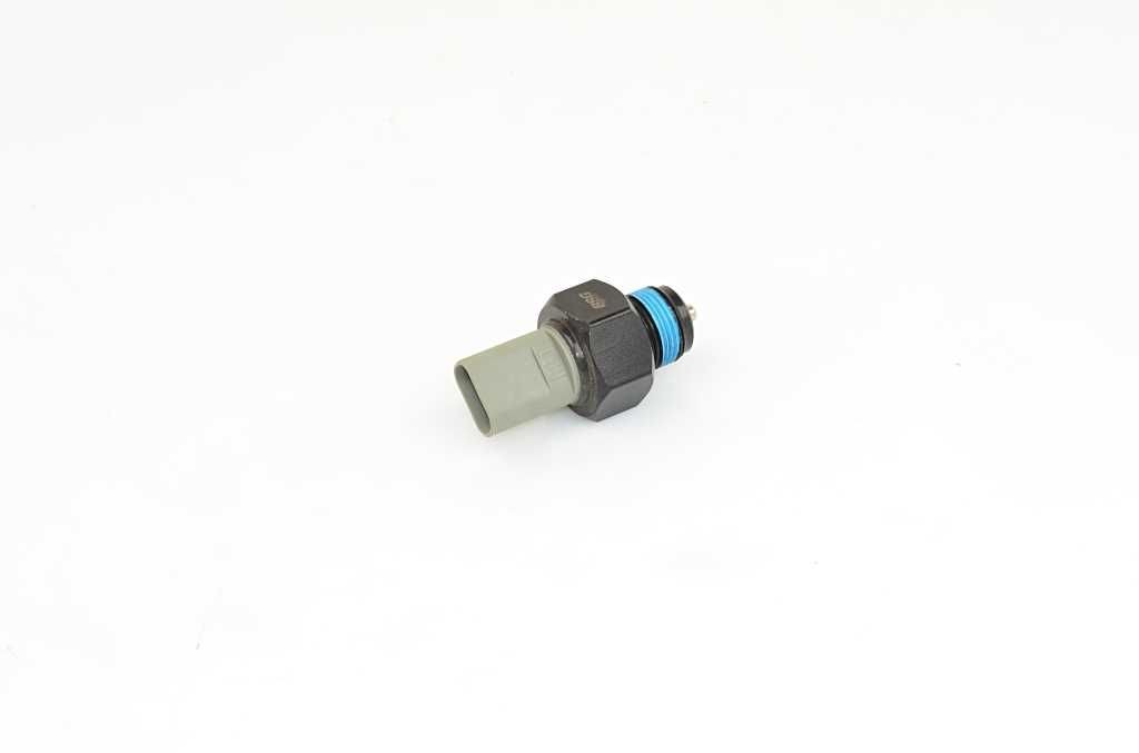 BSG Spínač cúvacích svetiel BSG 40-840-013 BSG 40-840-013 Spínač cúvacích svetiel BSG FORD S-MAX