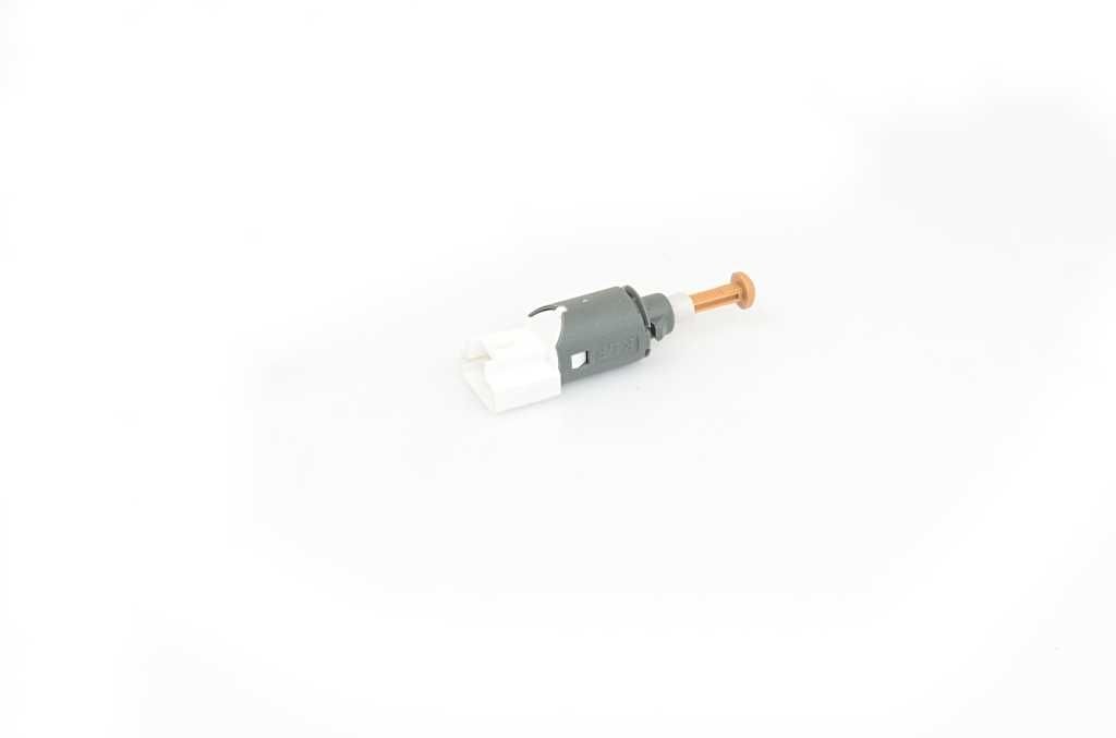 BSG Bromsljuskontakt BSG 75-840-005 BSG 75-840-005 BSG bromsljuskontakt Renault CAPTUR
