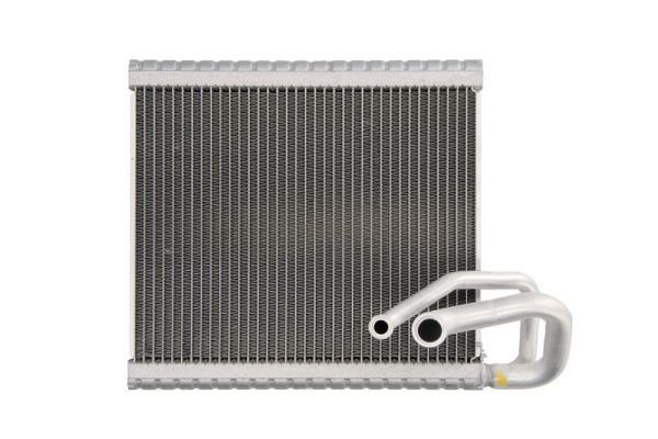 Höyrystin, ilmastointilaite THERMOTEC KTT150053 THERMOTEC KTT150053: Ilmastointilaitteen kenno Suzuki SWIFT 2023