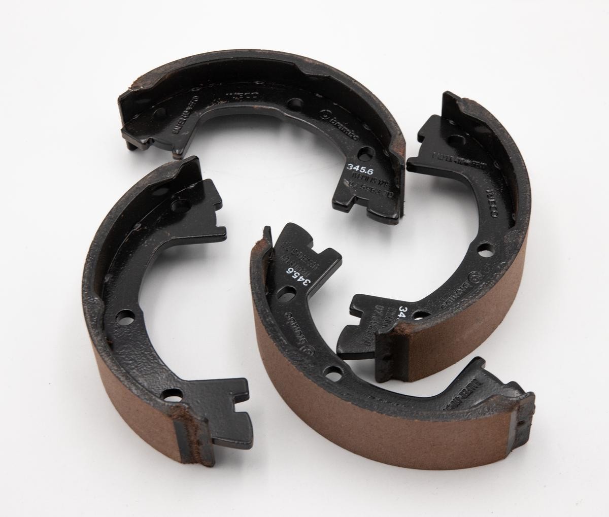 IVECO Jarrukenkäsarja, seisontajarru 500054631 500054631 IVECO Käsijarrukengät Peugeot 308 hinta