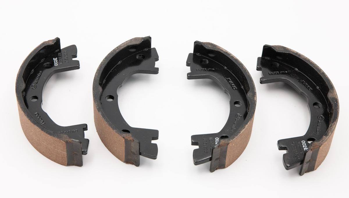 IVECO Handremschoenen 2995817 2995817 Handremschoen set SKODA FABIA IVECO