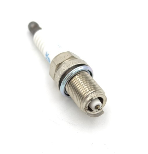 IVECO Bougie d'allumage 504082651 504082651 Bougies d'allumage PEUGEOT 605 IVECO