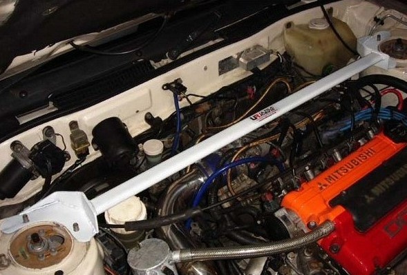 Ultra Racing Μπάρες θόλων UR-TW2-379 Ultra Racing UR-TW2-379 Μπάρα θόλων Peugeot 405 15B τιμες