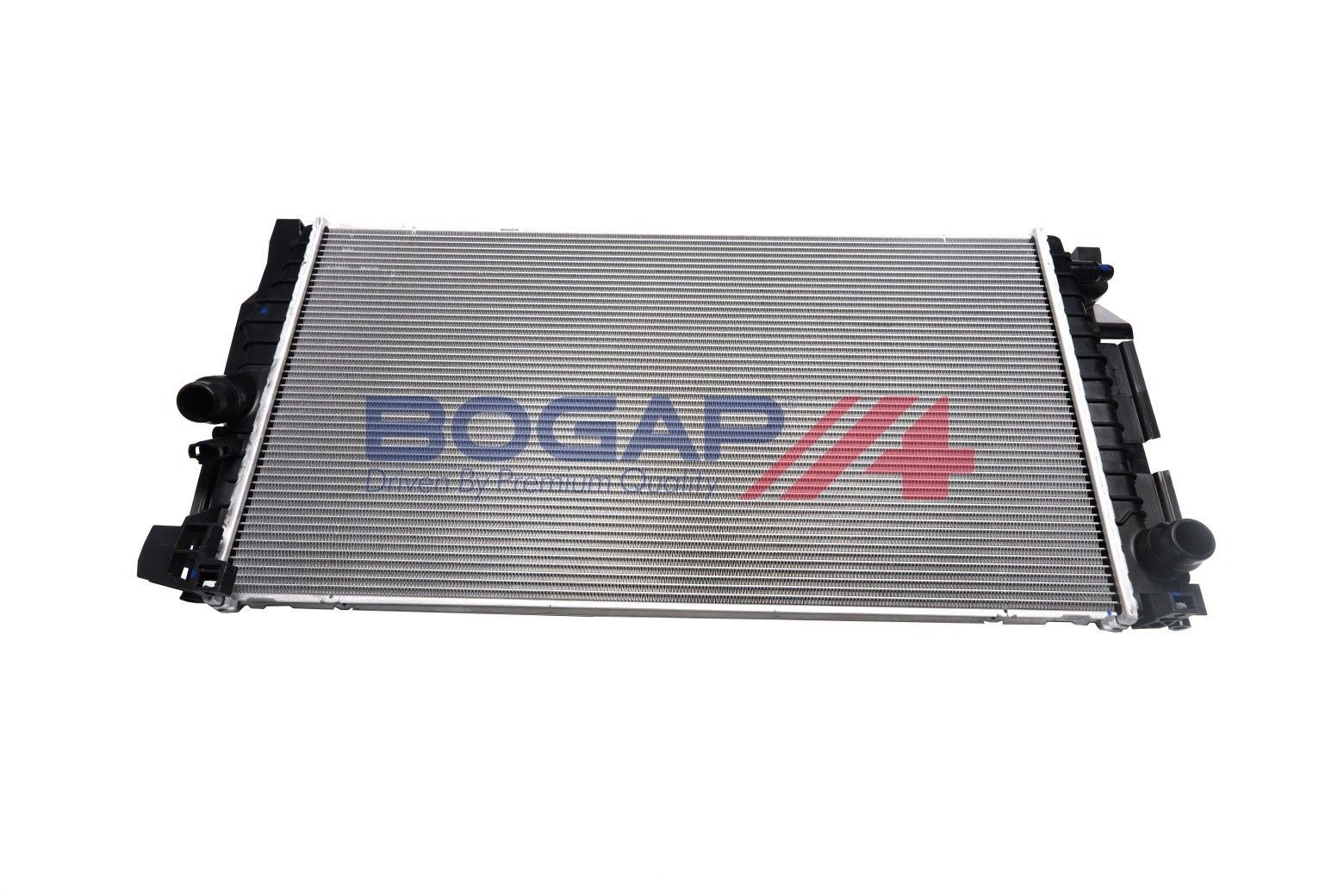 Veekamber, radiaator BOGAP B4210229 BOGAP B4210229 BMW 1. Seeria 2020 Jahutusvedeliku paisupaak